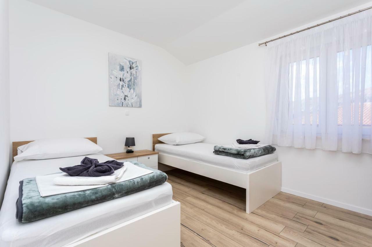 Apartments Mateo 2 バスカ エクステリア 写真